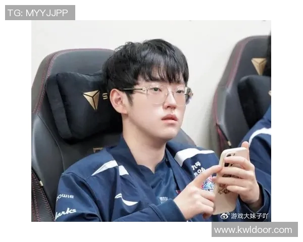 LNG战队凭借64分稳居职业联赛积分榜首位展现强劲实力实时新闻